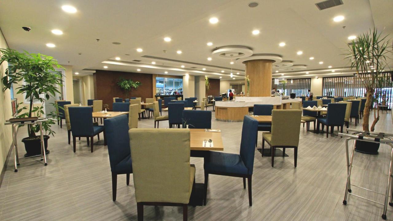 Anara Sky Kualanamu Hotel Medan Exterior foto