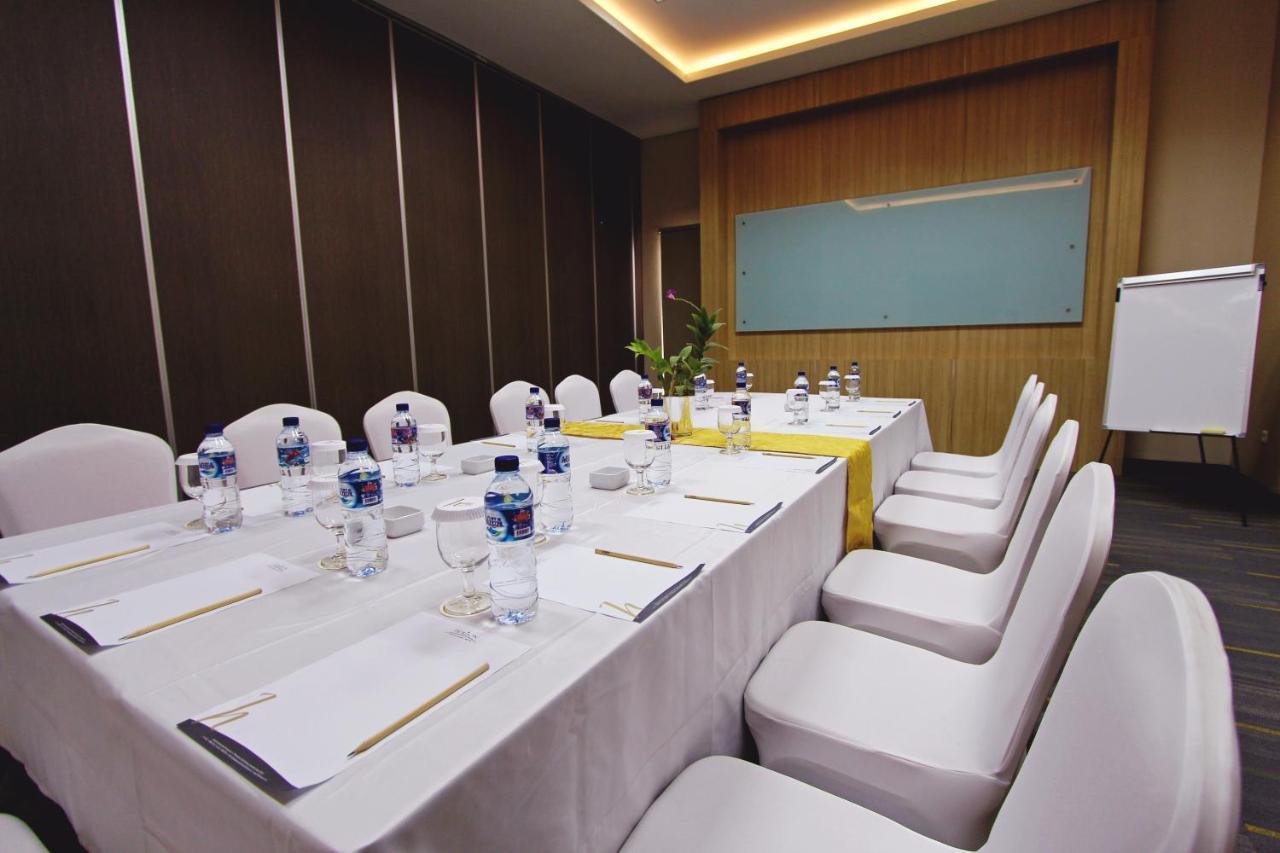 Anara Sky Kualanamu Hotel Medan Exterior foto